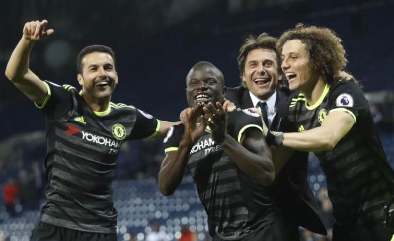 Chelsea manager Antonio Conte, Pedro, N'Golo Kante and David Luiz celebrate winning the Premier League title. (Action Images via Reuters/Carl Recine Livepic)