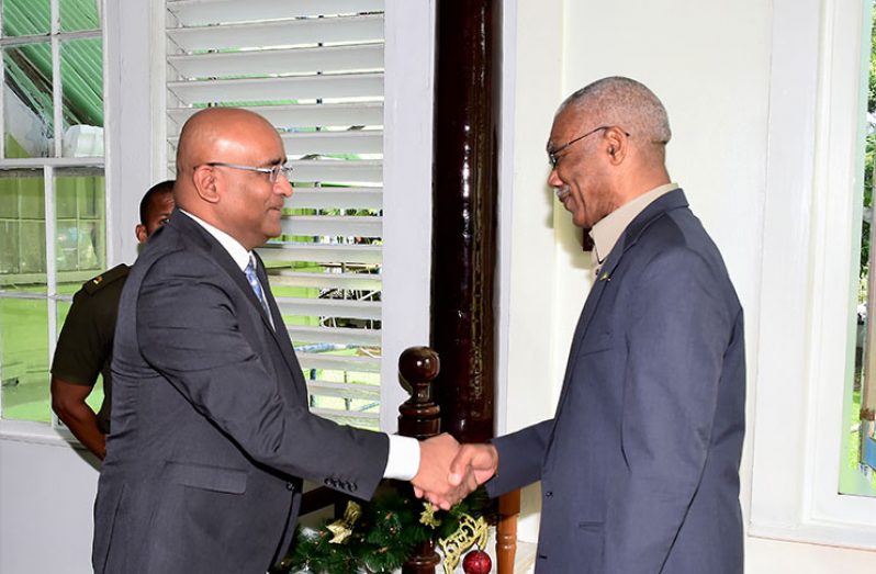 President David Granger greets Opposition Leader, Mr. Bharrat Jagdeo, upon his arrival at State House (MOTP)