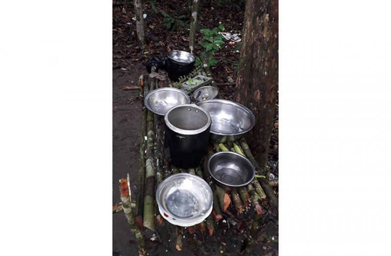 Utensils that were found at the camp 