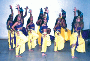 dancers-from-the-nadira-and-indranie-shaw-dance-troupe