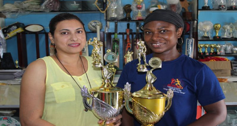 Trophy Stall’s Devi Sunich (L) and CrossFit Games co-organiser Noshavyah King pose with the Fittest Male and Female trophies.