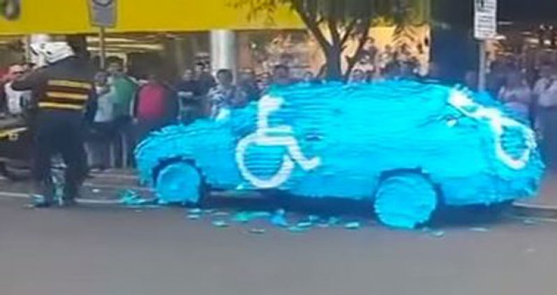 ‘Awkward’: The man returned to his car to discover it was covered in blue and white Post-It notes