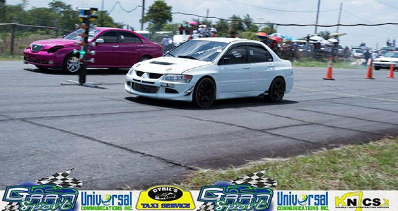 A scene from the 2015 burnout event. Team wreckers Verosa takes on a Mitsubishi Evolution (Sean Charles Photo)