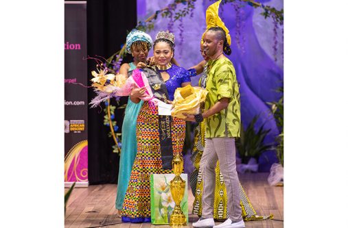 Na Shava Thompson (centre), moments after she was crowned, Miss Emancipation 2023. 
Photo by: Miss Emancipation/Facebook