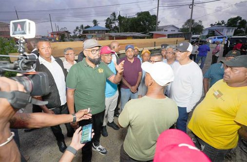 In the wees hours of Tuesday morning, President, Dr. Irfaan Ali, accompanied by Agriculture minister, Mustapha engaged with fisherfolk in Goed Fortuin, Region Three (Ministry of Agriculture photos)