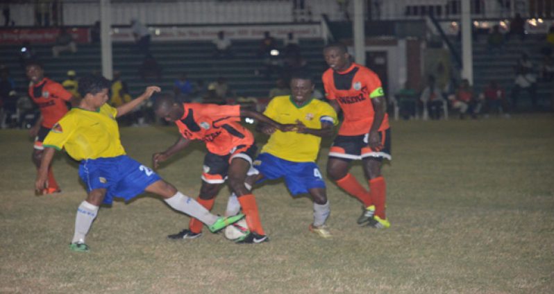 Part of the action in last night’s encounter between Pele FC and Slingerz FC. (Delano Williams photo)