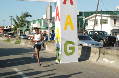 Cleveland Forde wins the Neal and Massy 10k for a fourth consecutive time.(Cullen Bess-Nelson photo)