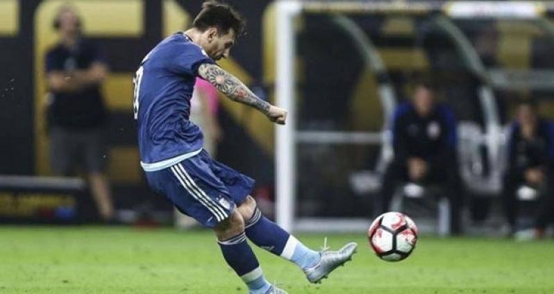 Argentina midfielder Lionel Messi (10) scores a goal on a free kick during the first half against the United States in the semifinals of the 2016 Copa America Centenario soccer tournament at NRG Stadium on Tuesday. (USA TODAY Sports)