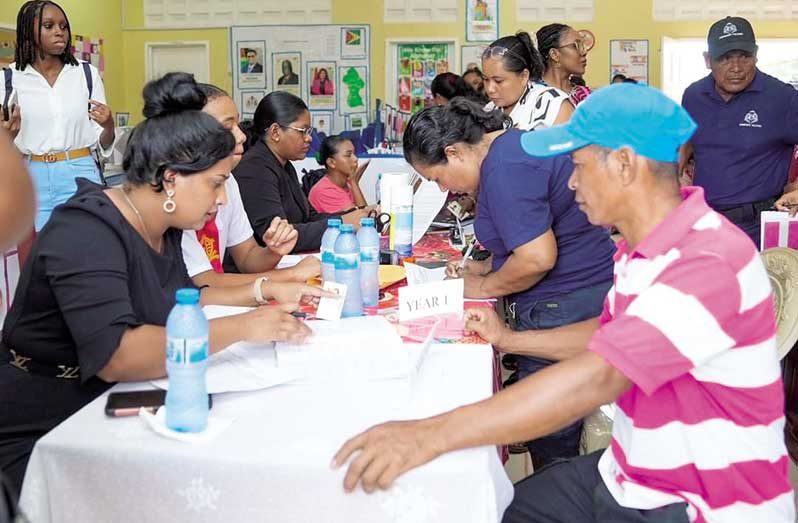 Thousands of parents across the country collected their education grant on Monday when distribution 
began. Many more will collect theirs throughout the week in keeping with the  schedule that was released 
by the Ministry of Education