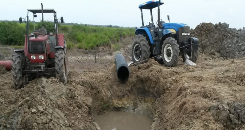Two tractors illegally pumping
water from the Perth Biaboo main
canal on Sunday. The damage to
the embankment of the canal by
the machines is evident. Hundreds
of farmers are affected
(Clifford Stanley photo)