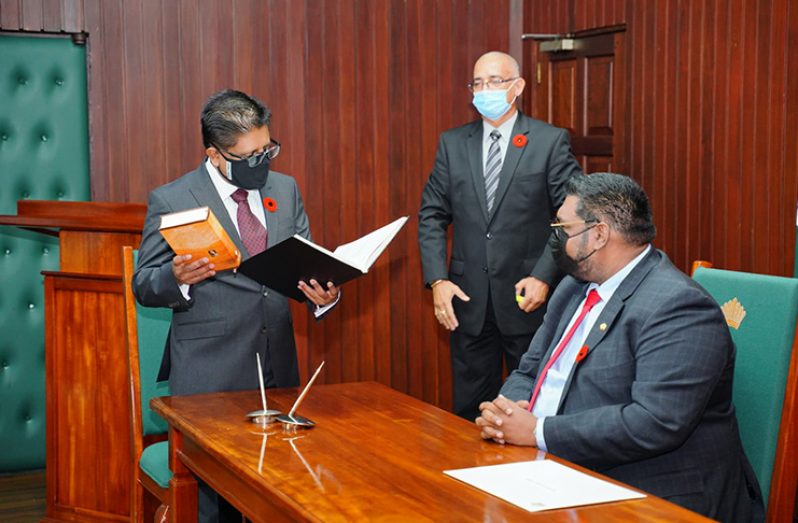 Dr. Ashni Singh takes the oath of office before President, Dr. Irfaan
Ali, at the Office of the President (OP) on Thursday (OP photo)