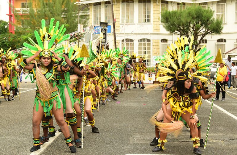 Despite the inclement weather,
revellers came out in full numbers
to Mash down town on Thursday
(Adrian Narine photo)
