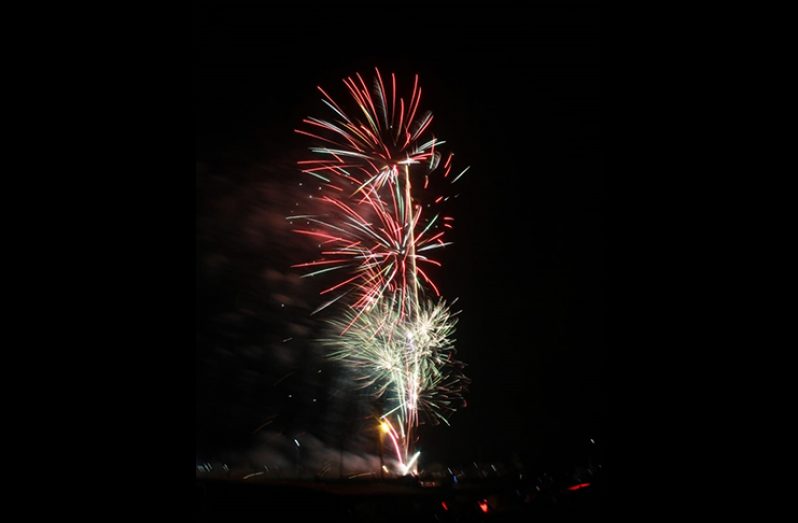 Guyana welcomed the start of
first oil with fireworks at the Kitty
Seawall on Friday night
(Vishani Ragobeer photo)