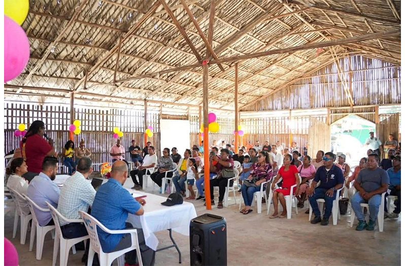 As part of a Cabinet Outreach on Thursday, ministers fanned out across the Soesdyke–Linden Highway and engaged residents on the development priorities for their communities. Joined by advisors and Members of Parliament, ministers met with residents of Waikabra, Ideal Road, Hararuni, Yarakabra North and South, Kuru Kururu, St. Cuthbert’s Mission, Laluni, Long Creek, Hill Foot, Swan, Circuit Ville, Kairuni and Dora (OP photos)