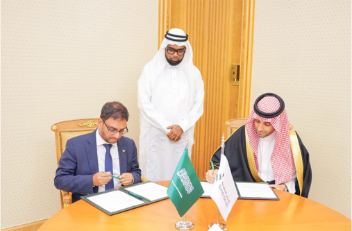 President, Dr Irfaan Ali recently witnessed the signing of a Memorandum of
Understanding between the Government of Guyana and Saudi Eksab on the
sidelines of the 9th Future of Investment Initiative (FII9) in Riyadh, Saudi Arabia.
The MoU, signed by Minister of the Public Service and Government Efficiency
Zulfikar Ally and CEO of Saudi Eksab Yazeed Al-Yahya, will explore investment
opportunities and strengthen collaboration between Guyana and Saudi Eksab
(Photo: President Irfaan Ali/Facebook)