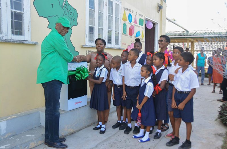 Director General Mr. Joseph Harmon, this morning, returned to the La Retraite Primary School, where he delivered on a promise made three days ago to provide a gas stove for its school feeding programme and to facilitate the rehabilitation of the school’s playground. Aside from the gas stove, the Director General also ensured that the gas bottles, fittings and other materials needed for the setup, were procured as well.