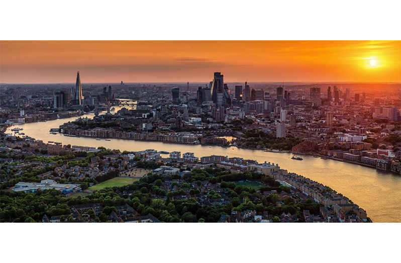London is sweltering in its fifth heatwave of a record-breaking summer (Adobe Stock/Moofushi)