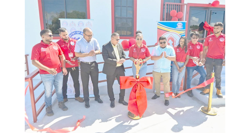 housing Minister Collin Croal at the commissioning of the new housing office (DPI photo)