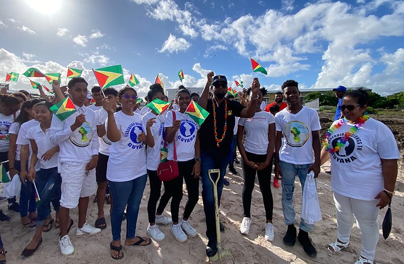 During the sod-turning event for a hydroponics farm at Cottom Field, Region Two, President Ali and attendees took some time out to show their patriotism and assert that Essequibo belongs to Guyana