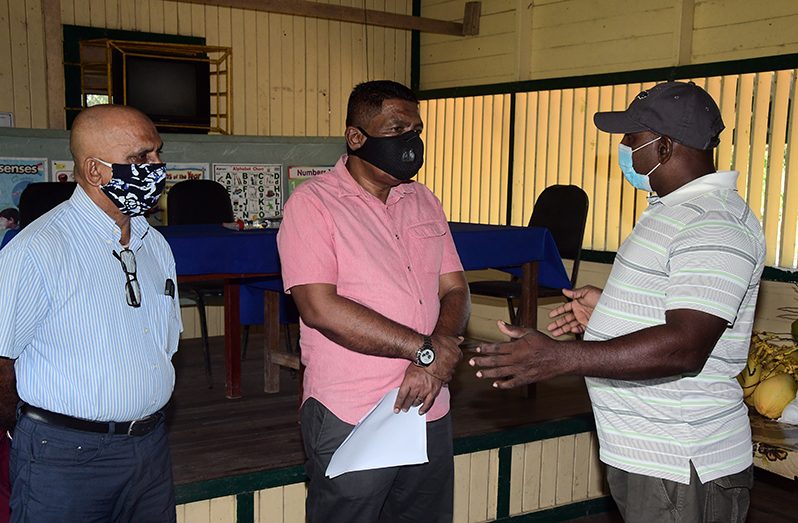 Agriculture Minister, Zulfikar Mustapha, reasoning with a farmer during the meeting at Hogg Island on Tuesday (Adrian Narine photo)