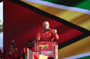 Dr. Jagdeo addressing supporters at Albion on Sunday (Delano Williams photo)