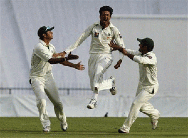 khan-celebrates