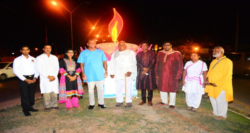 Some of the leaders in the Hindu and Indian community behind the ‘big diya’