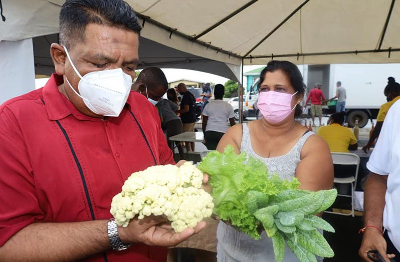 Agriculture Minister Zulfikar Mustapha interacting with vendors at the farmers’ market on Sunday