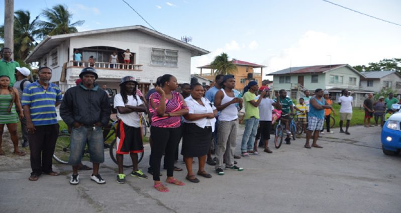 Many came out praising the police for taking out the bandits. Three houses in the community were robbed last week, residents say (Delano Williams photo)