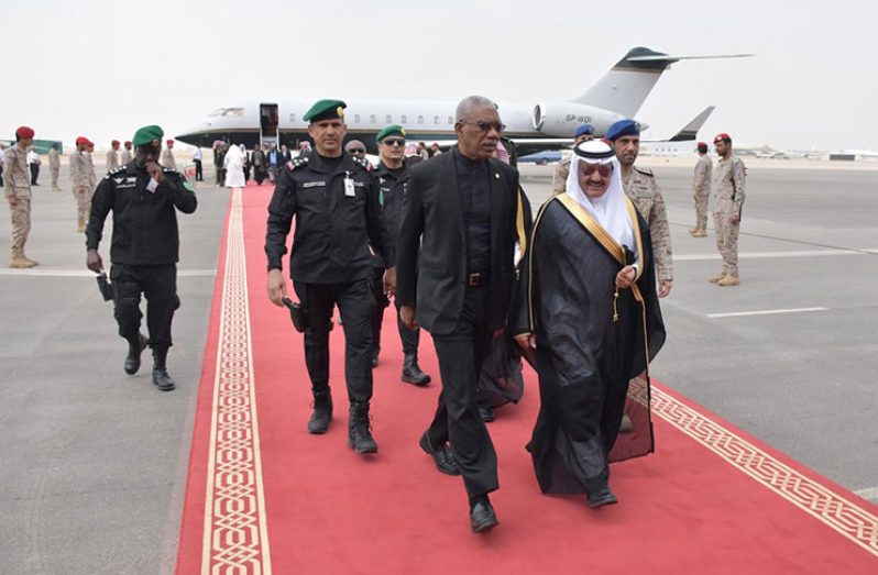 President David Granger received military honours on
arrival in Riyadh and was welcomed by representatives
of the Monarch of the Kingdom of Saudi Arabia