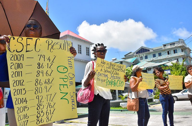 Central High School Board Chair Ruth Howard (first from left) alongside other persons on the picket line (Samuel Maughn photo)
