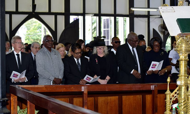 Prime Minister of Guyana, Brigadier (ret’d) Mark Phillips and his wife, Mrs. Mignon Bowen-Phillips, along with Minister of Home Affairs, Robeson Benn; Senior Minister in the Office of the President with responsibility for Finance, Dr. Ashni Singh and British High Commissioner, Jane Miller, pay homage to the late Queen Elizabeth II (Elvin Croker photo)