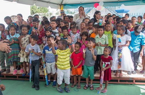 Prime Minister, Moses Nagamootoo and his wife Sita Nagamootoo mingles with the children, who attended the Easter concert (OPM photo)