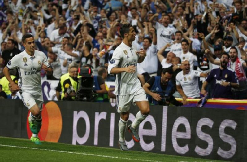 Real Madrid's Cristiano Ronaldo celebrates scoring their first goal. (Reuters/Susana Vera Livepic)