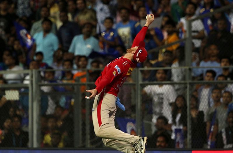 Martin Guptill took a stunner to account for Lendl Simmons' wicket./ (BCCI photo)