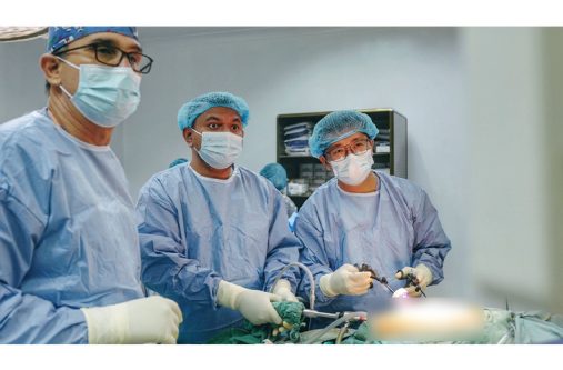 Dr. Qian Yi (right), Dr. Adhikar Ramjoo (middle) and Dr. Miguel Quevedo (left) performing the surgery