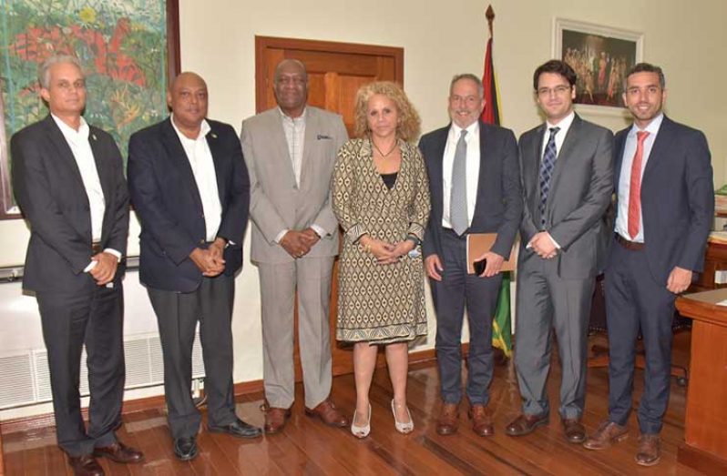 From left to right: Dr, Jan Mangal, Minister of Natural Resources, Mr. Raphael Trotman, Minister of State, Mr. Joseph Harmon, and the IDB team led by Representative in Guyana, Ms. Sophie Makonnen, Mr. Ramon Espinasa, Mr. Lenin Balza and Mr. Carlos Sucre