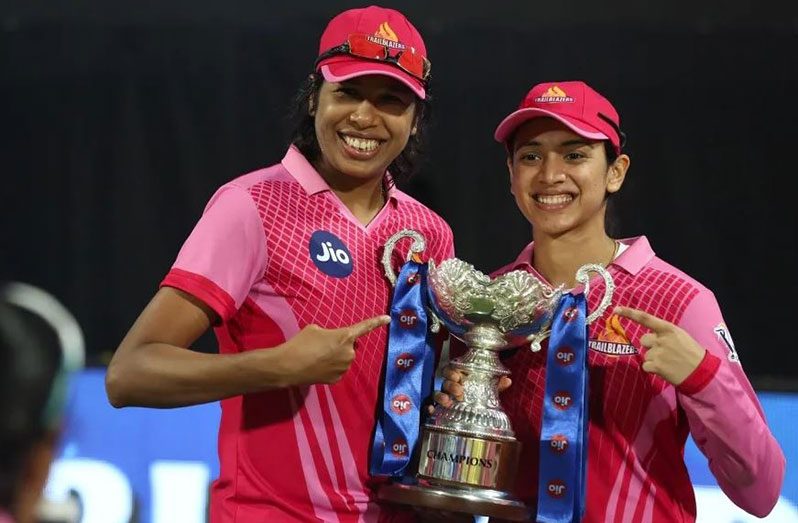Trailblazers' Jhulan Goswami and Smriti Mandhana pose with the 2020 Women's T20 Challenge Trophy (BCCI)