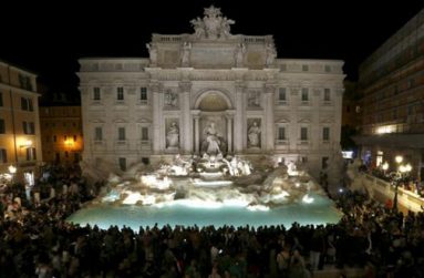 People take pictures during the opening ceremony of Rome's Trevi Fountain, November 3, 2015.
Reuters/Alessandro Bianchi
