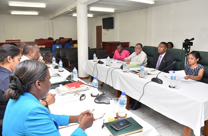 Representatives of the government and GPSU in discussion Monday (MoTP photo)