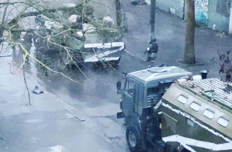 Russian tanks and military vehicles were seen on the streets of Kherson (BBC/Reuters photo)