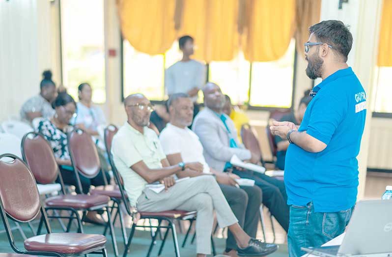 GUYSOL Programme Director Amir Dillawar addressing residents during Tuesday’s community meeting (Delano Williams photo)