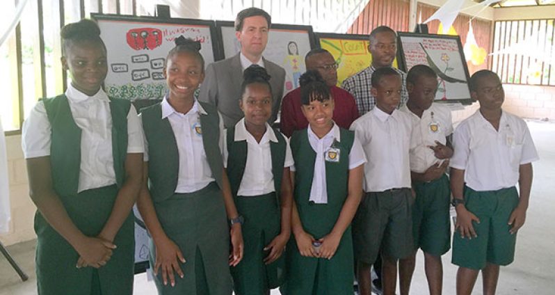 Derek Lambe and Linden Mayor Carwyn Holland with a group of students at the launch.