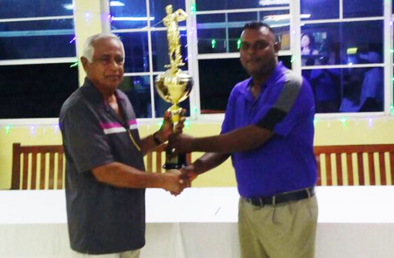 Mahendra Bhagwandin (right) receives his winning trophy.