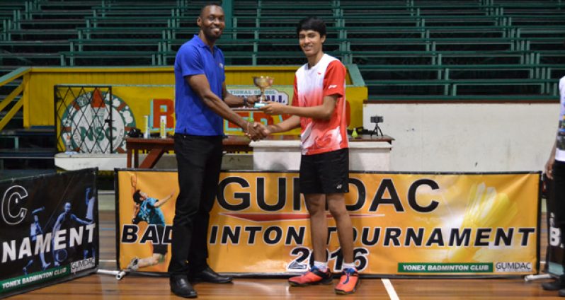 Director of Sport Chistopher Jones makes the presentation to World Ranked player Narayan Ramdhani.